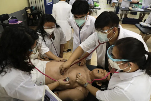 کلاس های دانشکده پزشکی فیلیپین+عکس
