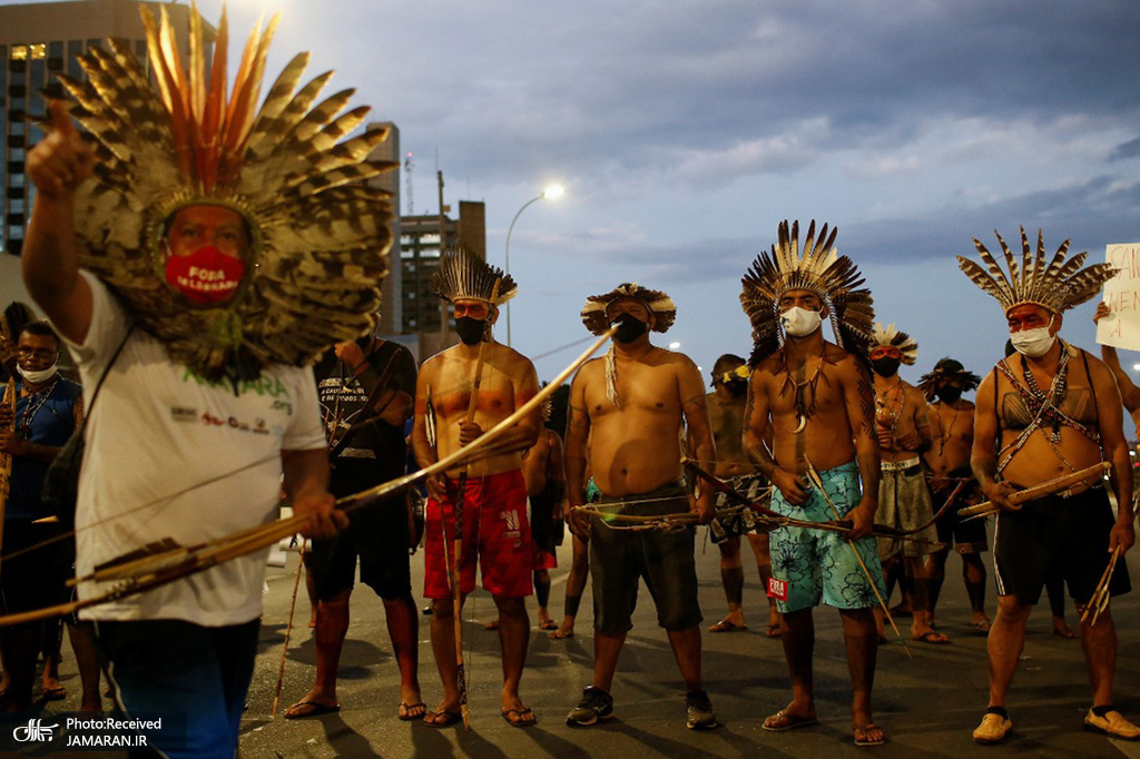 اعتراض بومیان برزیل با سر و وضعی عجیب+عکس
