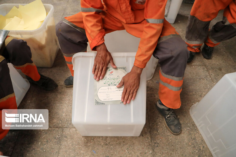 آماده کردن صندوق رای در فرمانداری مشهد+عکس