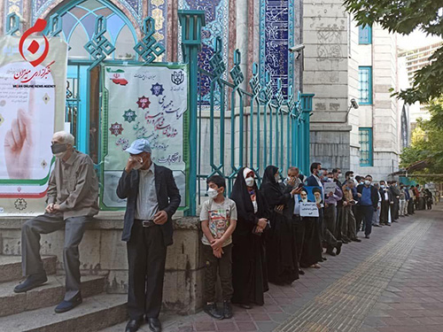 صف طولانی رای دهندگان مقابل حسینیه ارشاد+عکس