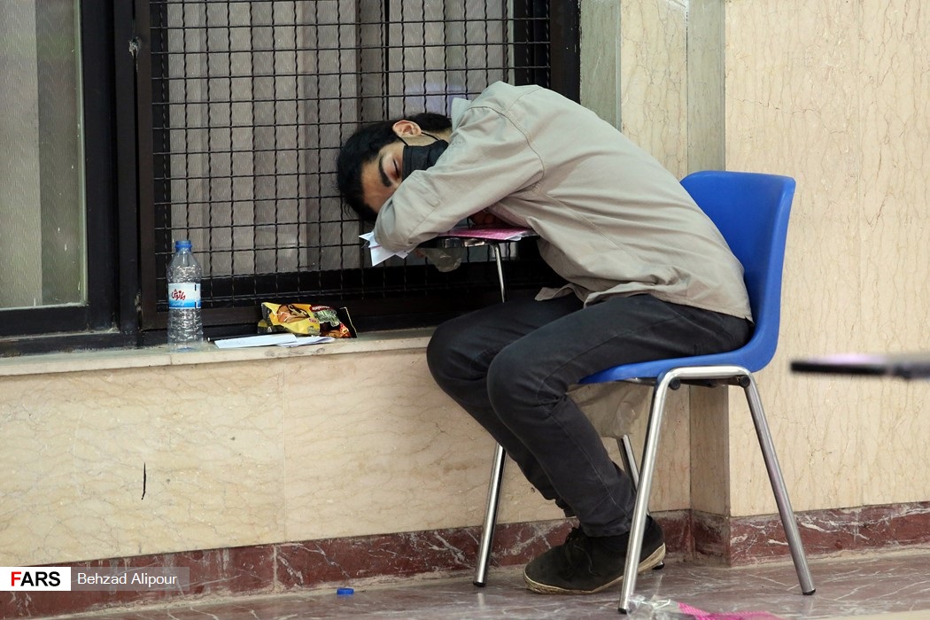 خواب عمیق یک کنکوری در همدان+عکس