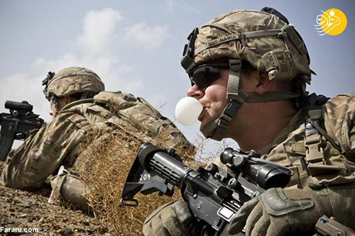 تصویر جنجالی از سرباز آمریکایی در افغانستان+عکس