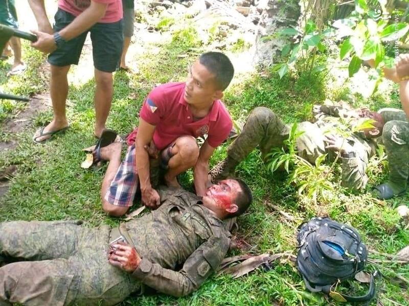 تصویر تلخ از یک سرباز پس از سقوط هواپیمای فیلیپین+عکس