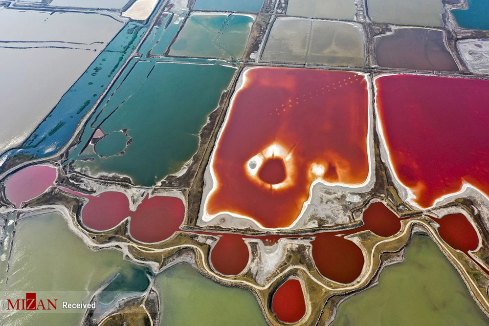 تصویر هوایی حیرت انگیز از دریاچه رنگارنگ چین+عکس