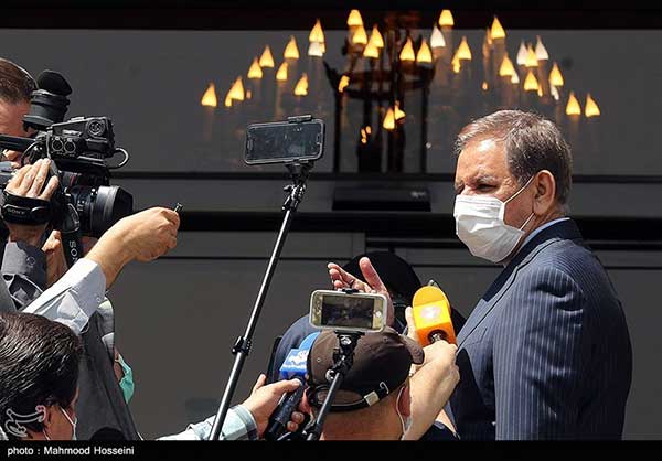 تصویر عجیب از وزیر نیرو و جهانگیری در روزهای بی برقی+عکس