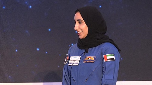 اولین زن عرب که به فضا می‌رود+عکس