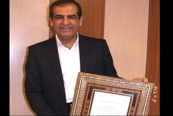 ۳ استاد دانشگاه جوایز خود را به زلزله‌زدگان غرب کشور اهدا کردند
