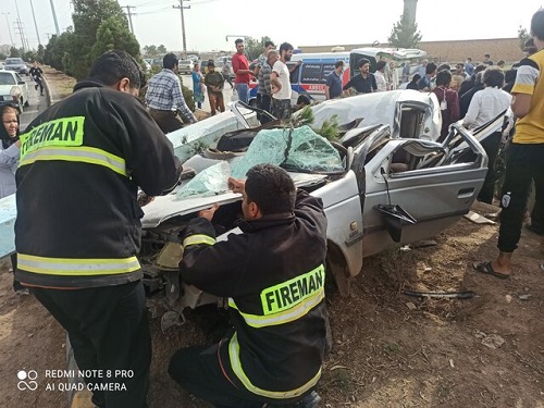 برخورد شدید پژو با تیربرق در کرمان+عکس