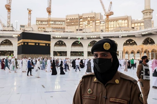 پلیس زن عربستان در حج دیده شد+عکس پلیس زن عربستان در حج دیده شد+عکس