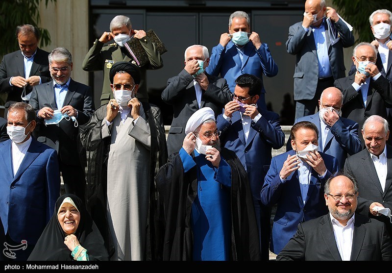 روحانی و اعضای هیات دولت ماسک شان را برداشتند+عکس