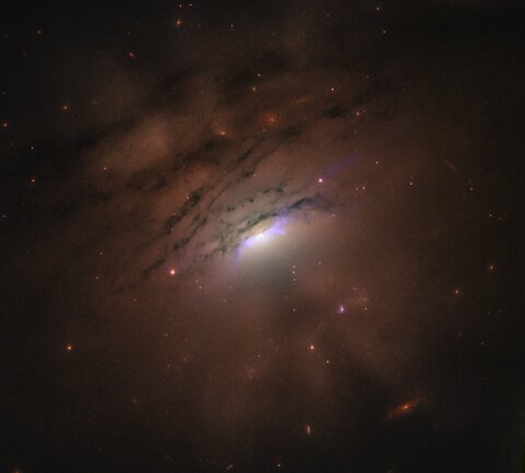 تاریک‌وروشن‌های رمزآلود کهکشان IC 5063