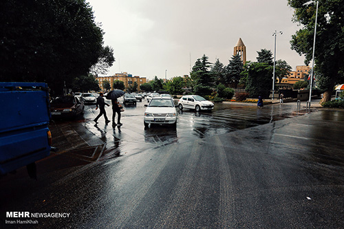 بارش باران در چله تابستان در همدان+عکس