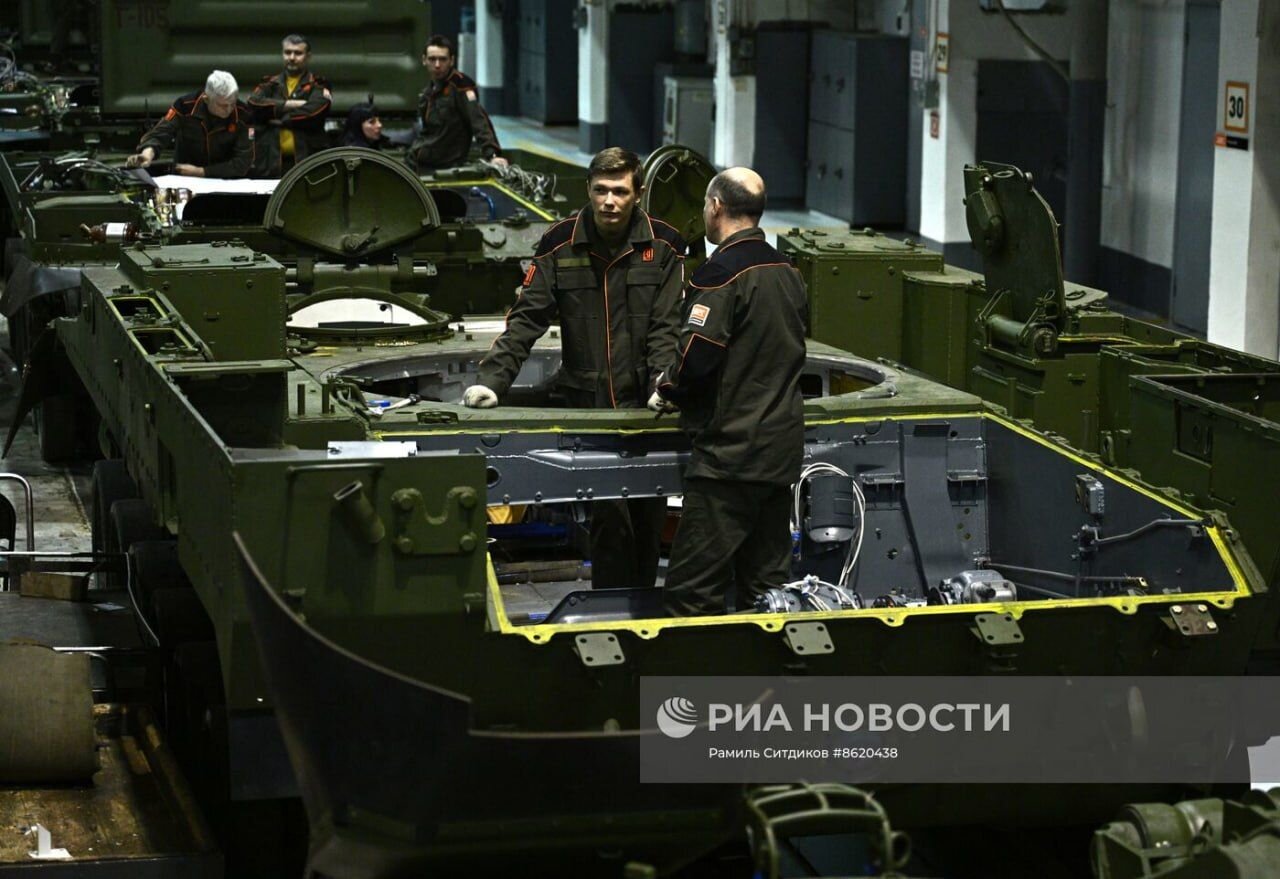 تصویر وایرال شده از خط تولید تانک در روسیه+عکس
